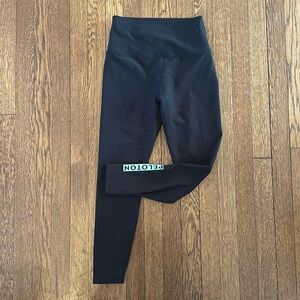 Peloton Cadent 7/8 Leggings in Black with Aqua Logo on Left Ankle Size Medium